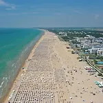 Seaside Bliss- Flat With View On The Pool Apartamento