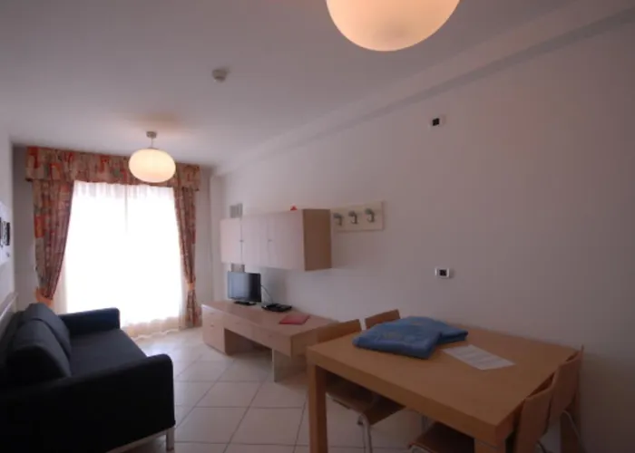 Seaside Bliss- Flat With View On The Pool 비비오네