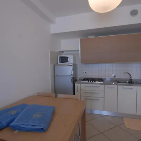 Seaside Bliss- Flat With View On The Pool Lägenhet *