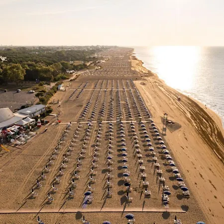 Seaside Bliss- Flat With View On The Pool Apartment Bibione