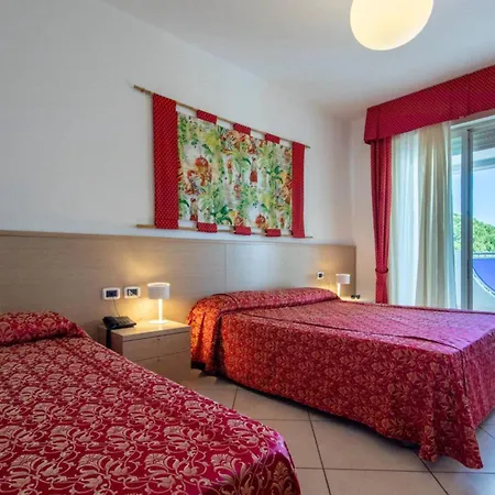 Seaside Bliss- Flat With Lovely Views *