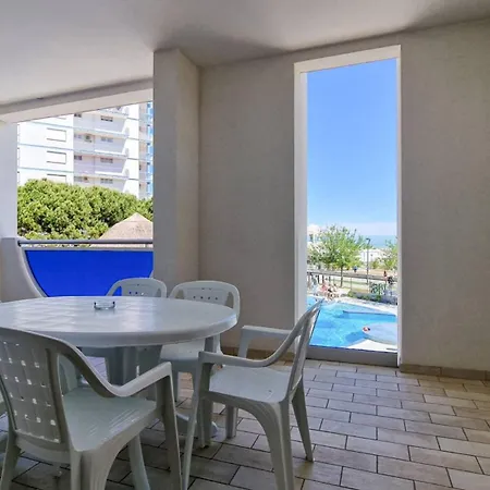 Seaside Bliss- Flat With Lovely Views Διαμέρισμα *