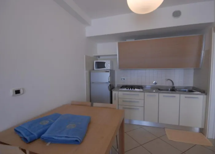 Seaside Bliss- Flat With View On The Pool Appartamento *