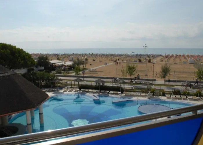 Seaside Bliss- Flat With View On The Pool Appartamento *